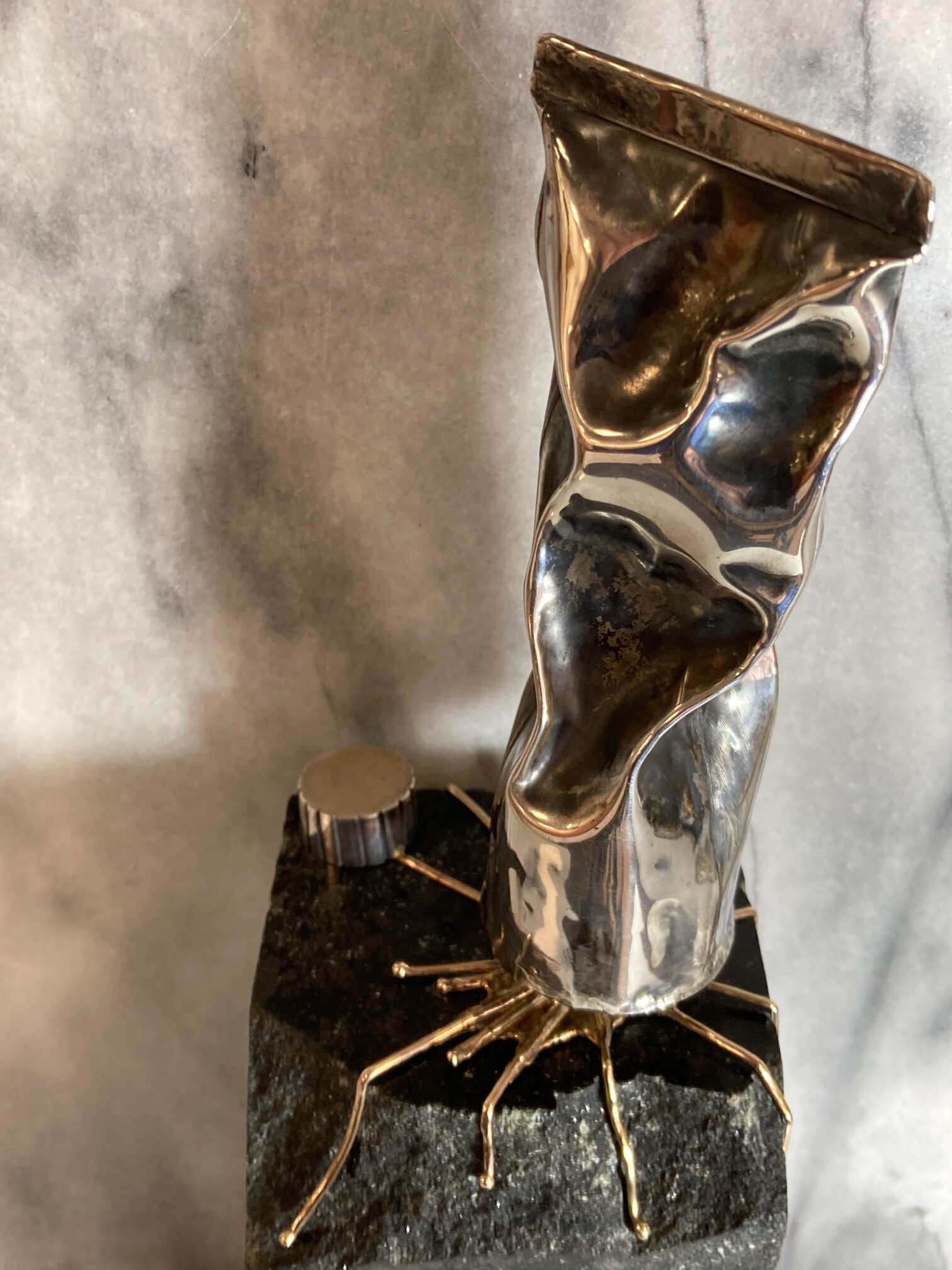 Hollands Gloed, 2025 - zilver, goud, graniet - h32 x b8 cm